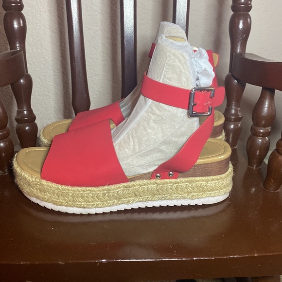 Red Strap Forever Sandals - Picture 2 of 11